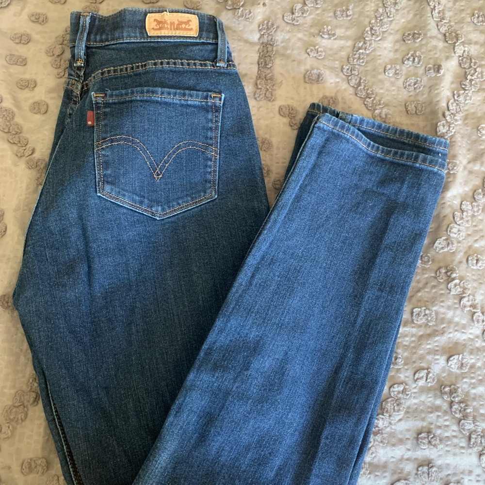 Levi’s 525 perfect waist straight leg. Size 4.